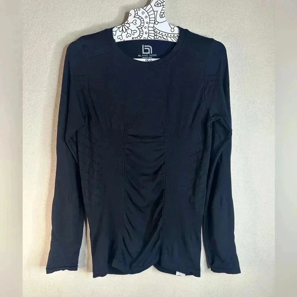 Blanc Noir Long sleeve Magnetic Top seamless black size large - Picture 2 of 5